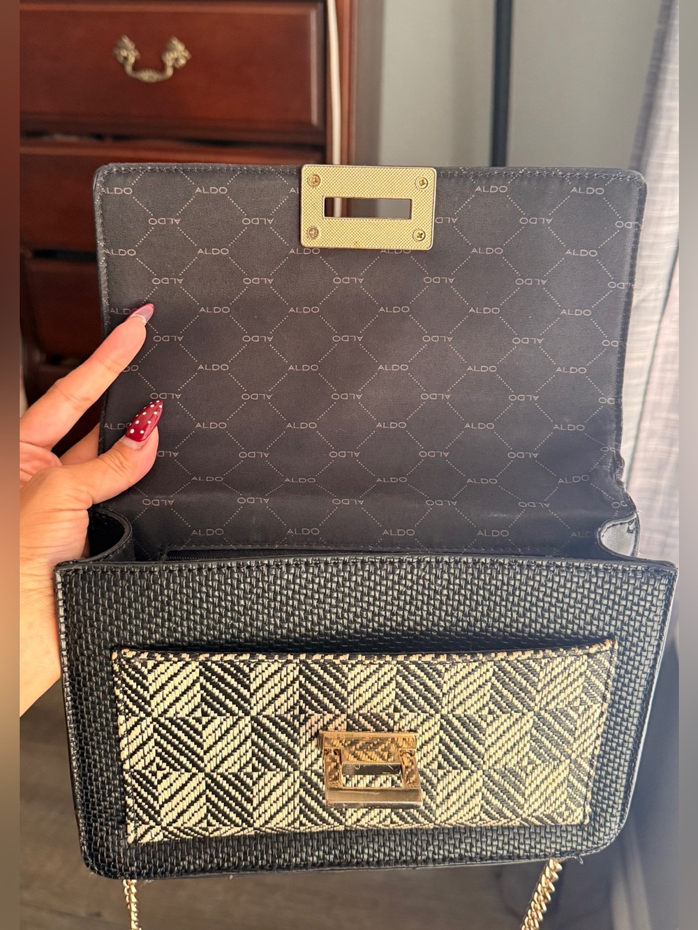 Aldo Black & Cream Woven Crossbody with Gold Chain Strap - Picture 4 of 6